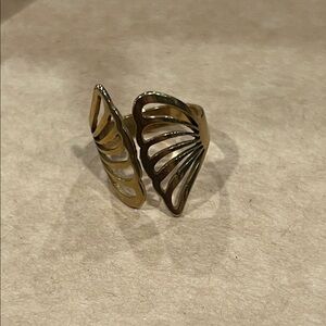 Chic Gold Wing Design Ring